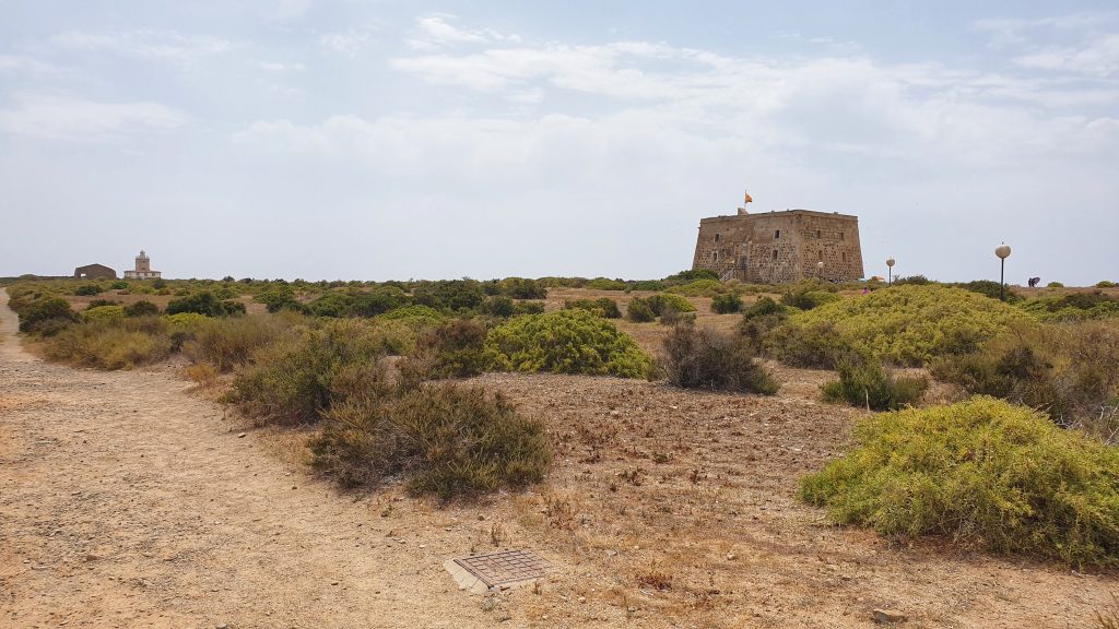 Castillo y faro de Tabarca al fondo