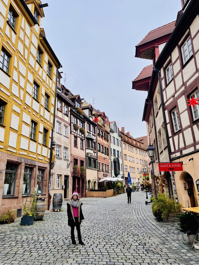 Weißgerbergasse calle con casas de madera entramada de colores 